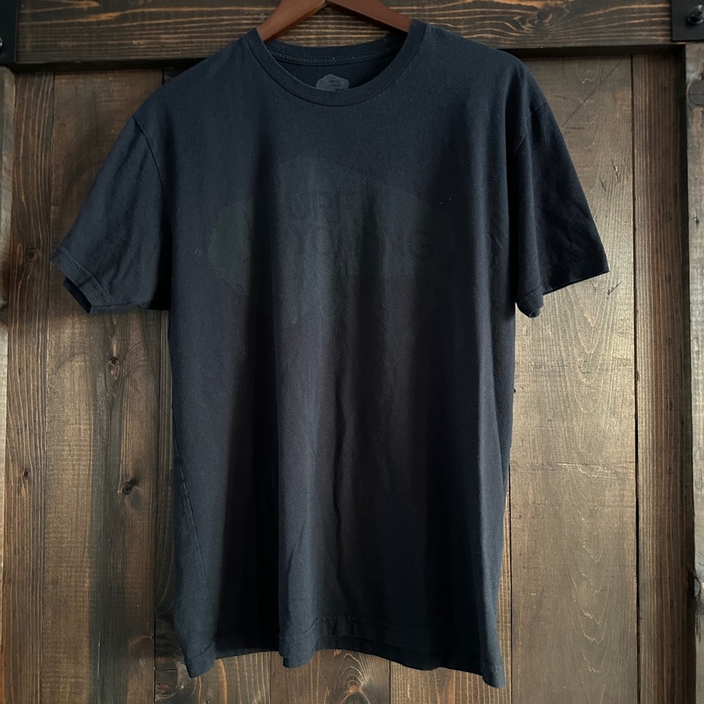 Men’s Surf Wyoming Black on Black T Shirt Size L